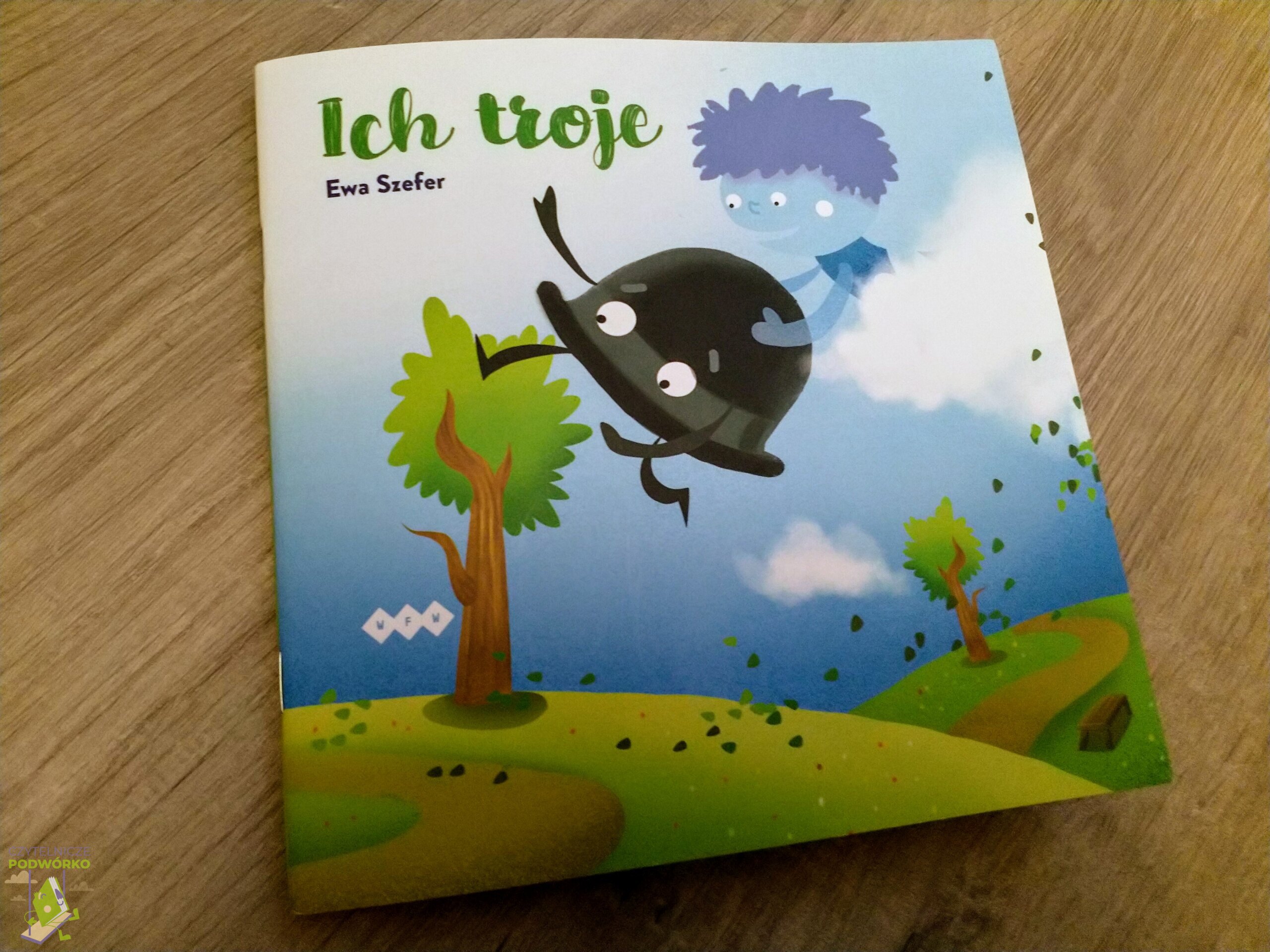 Ich troje recenzja książki E. Szefer Czytelnicze Podwórko