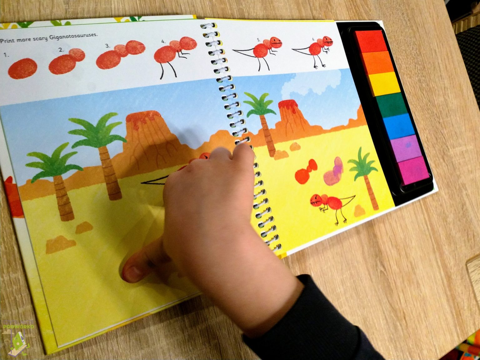 Fingerprint activities. Dinosaurs recenzja Czytelnicze Podwórko